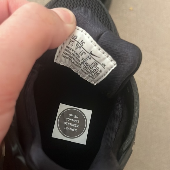 NEW Nike boy toddler sneakers - Picture 5 of 6